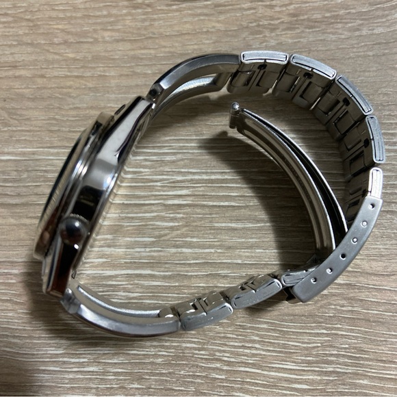 SEIKO ALBA AKA V743-5A10 Quartz Men's (Needs Servicing/New Batteries Needed) - Picture 6 of 9